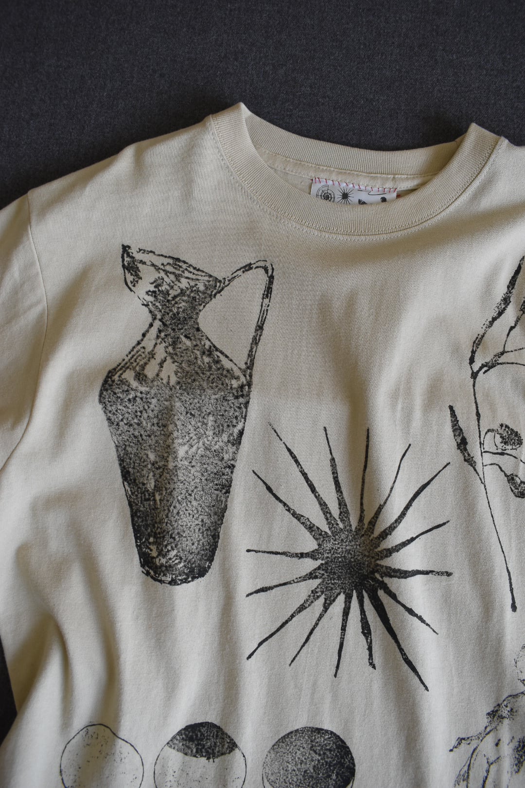 【新品】 physis ピュシス　block-printed Tshirt 即納】physis block-printed Tshirt / sand beige | physis (ピュシス)