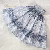 フラダンス 衣装 パウスカート グレー系 ダンス衣装 ハワイアンプリント 灰色 白 アロハ フラ ダンス レッスン 練習 ハワイアンダンス レディース ホワイト系 シングル 軽やか 大人っぽい おしゃれ 上品 スカート 花柄 ボタニカル柄 葉っぱ柄 植物プリント モノトーン系 しわ加工風 ふんわり スカート丈 ミモレ丈 かわいい 大人 エレガント モダン リゾート ハワイアンデザイン レッスン用 練習用 舞台用 発表会 コスチューム クリアランス感なし フィット感 伸縮 くびれ ウエストゴム まとめ髪