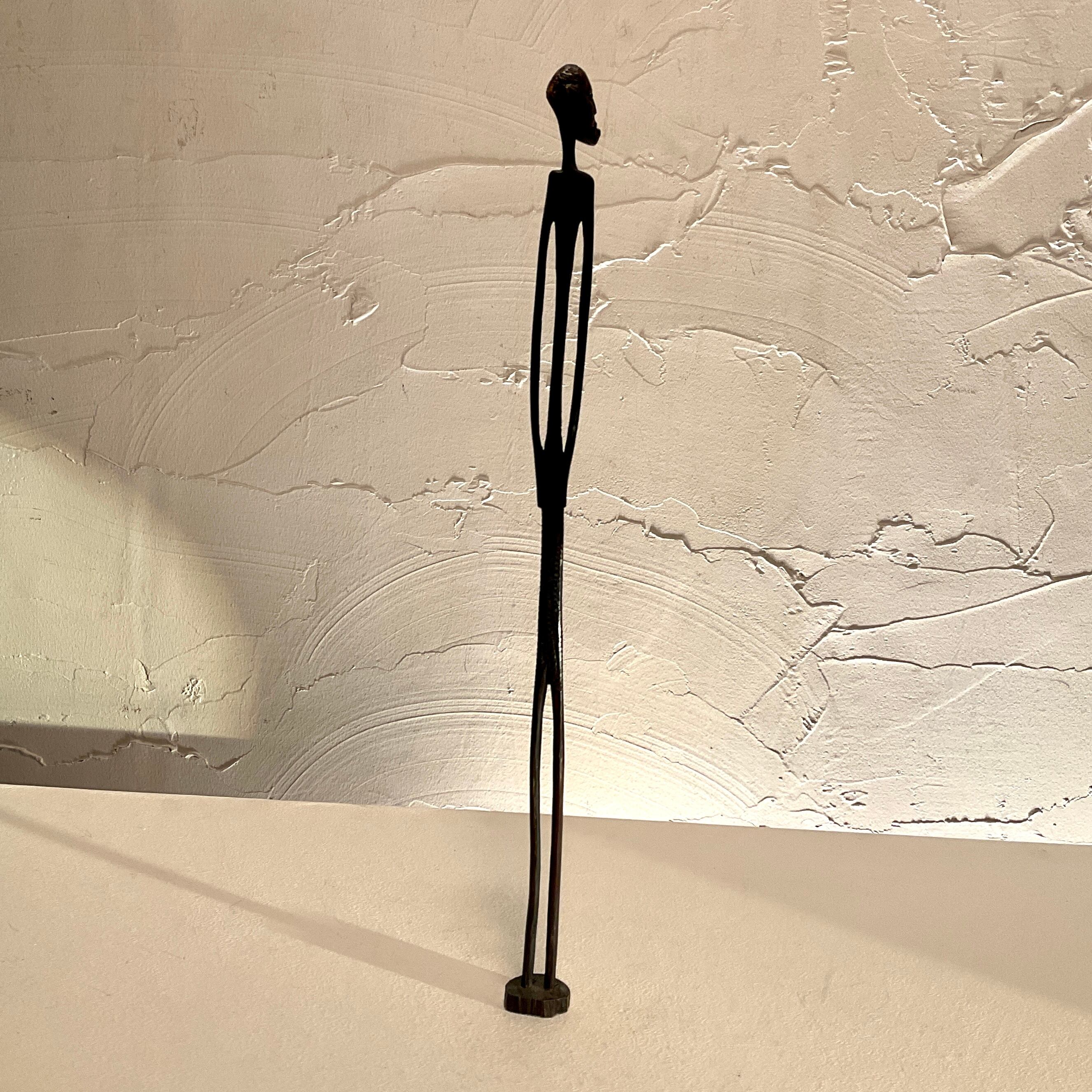 黒檀彫刻の細人形