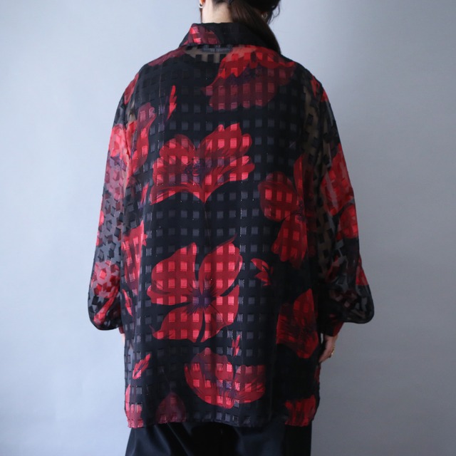 "black×red" block and beautiful flower motif pattern over silhouette see-through shirt