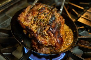 「ガリシア栗豚」塊肉のローストポーク（約2.5kg）