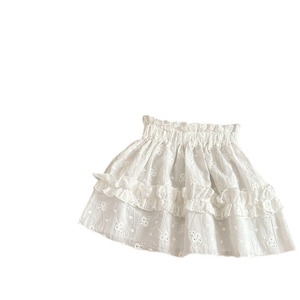 秋刺しゅうフリル重ねられるスカート