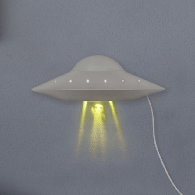 ウォールライトUFO