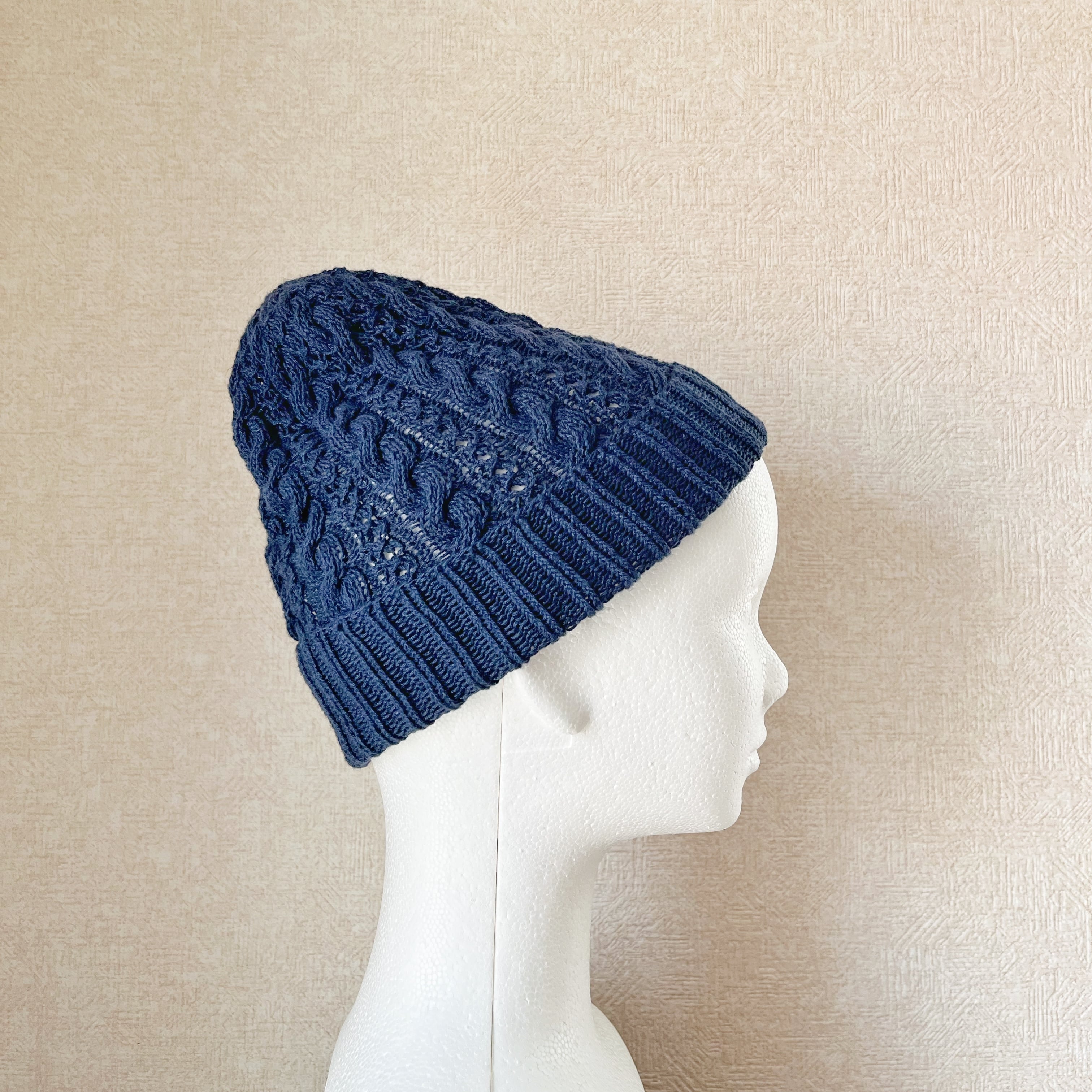 リネンコットンのニット帽 ネイビー ケーブル&ノット | cottoncat