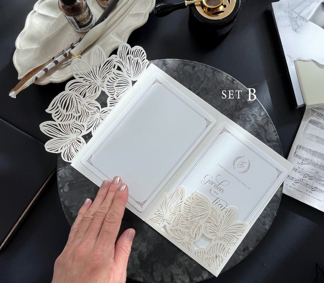 繊細なレースのエンベロープ・レターセット。ウェディング招待状