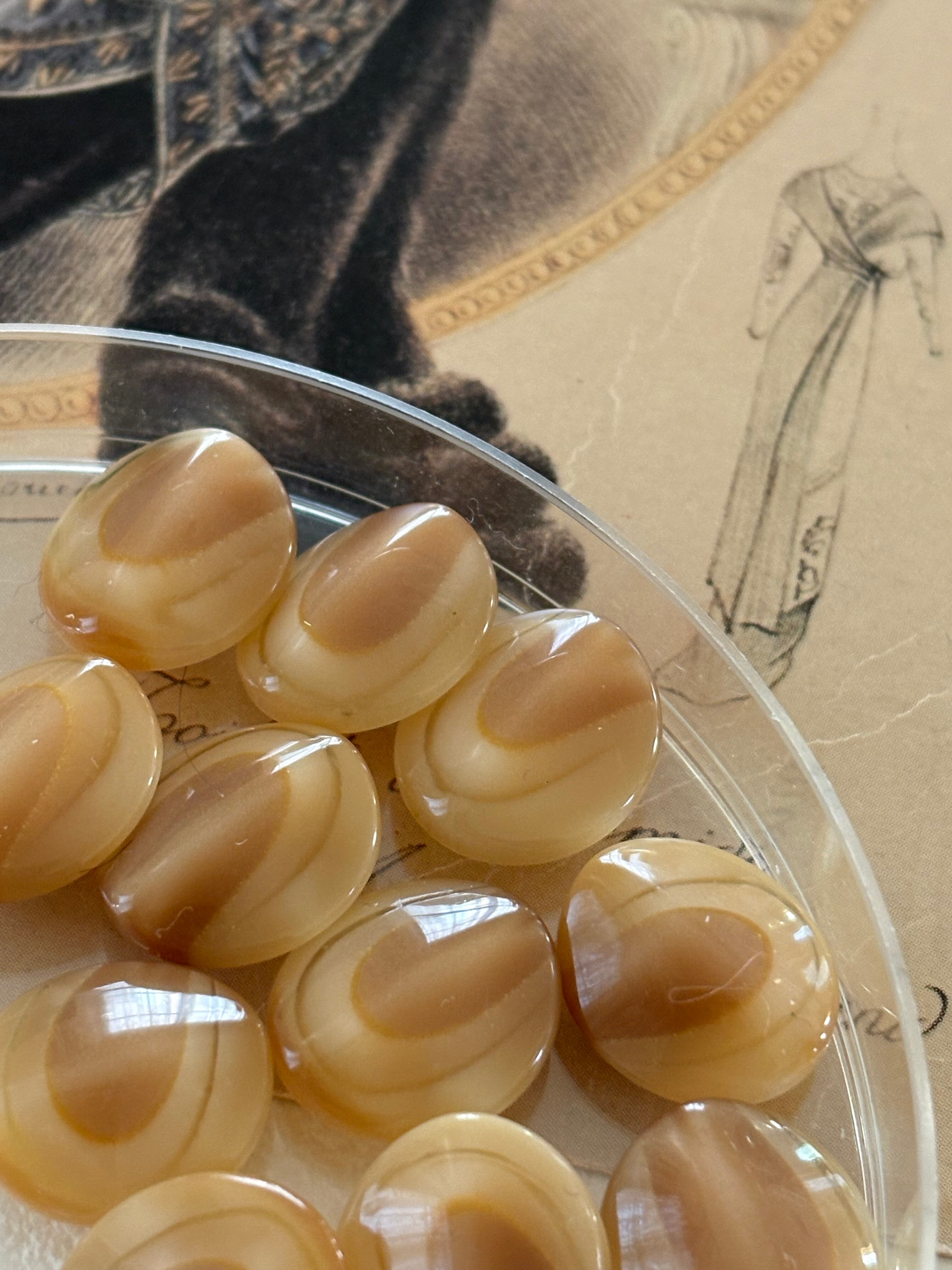 15mm×13mm Japanese ヴィンテージボタン ベージュ マーブル調 変形オーバル型 樹脂ボタン 昭和レトロ アクセサリーパーツ 装飾材 カルトナージュ