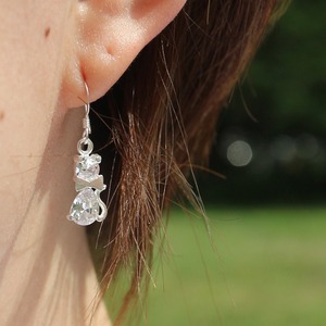 白ねこちゃんピアス