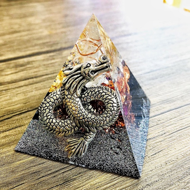 ピラミッド型(大) 龍神 オルゴナイト モリオン(黒水晶) シルバー