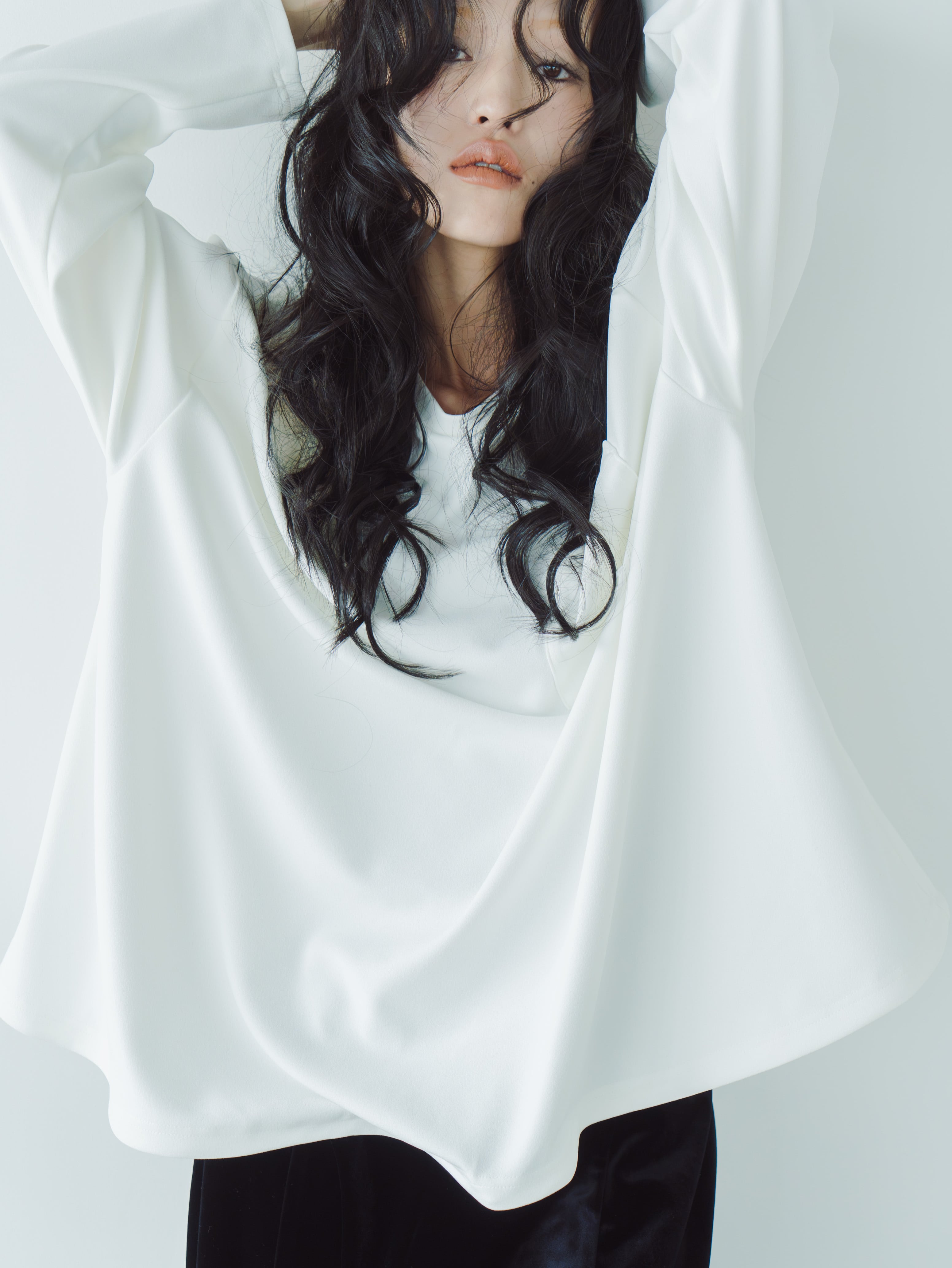 【予約】Form Flare Blouse (White)