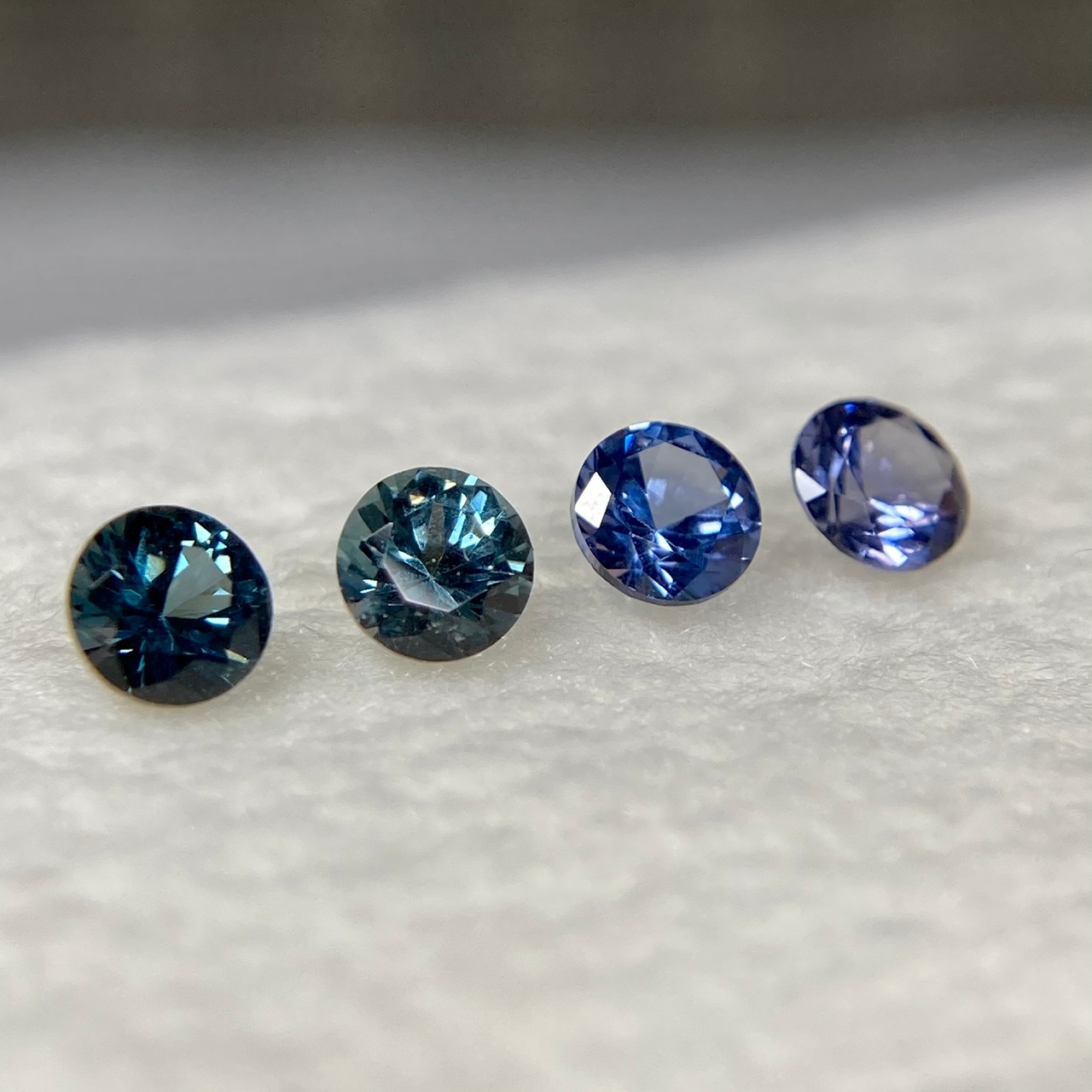 [抽選販売] 4色スピネル　ラウンドカット　約2.9mm　No.29-5
