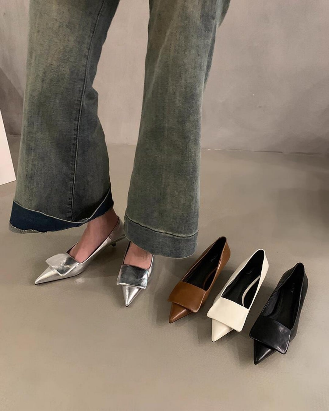 ポインテッドトゥローヒールパンプス S24629