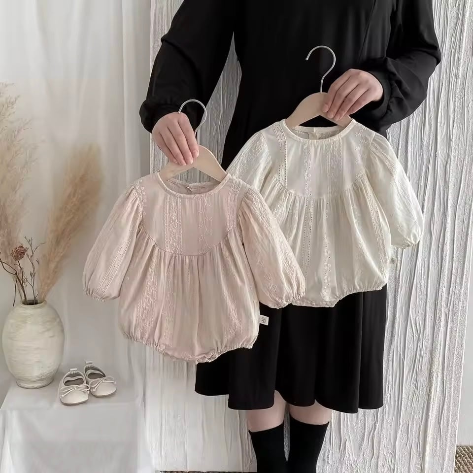 長袖レースロンパース