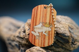 【 木材の女王】チューリップウッド ドッグタグ 象嵌 カエルの王様