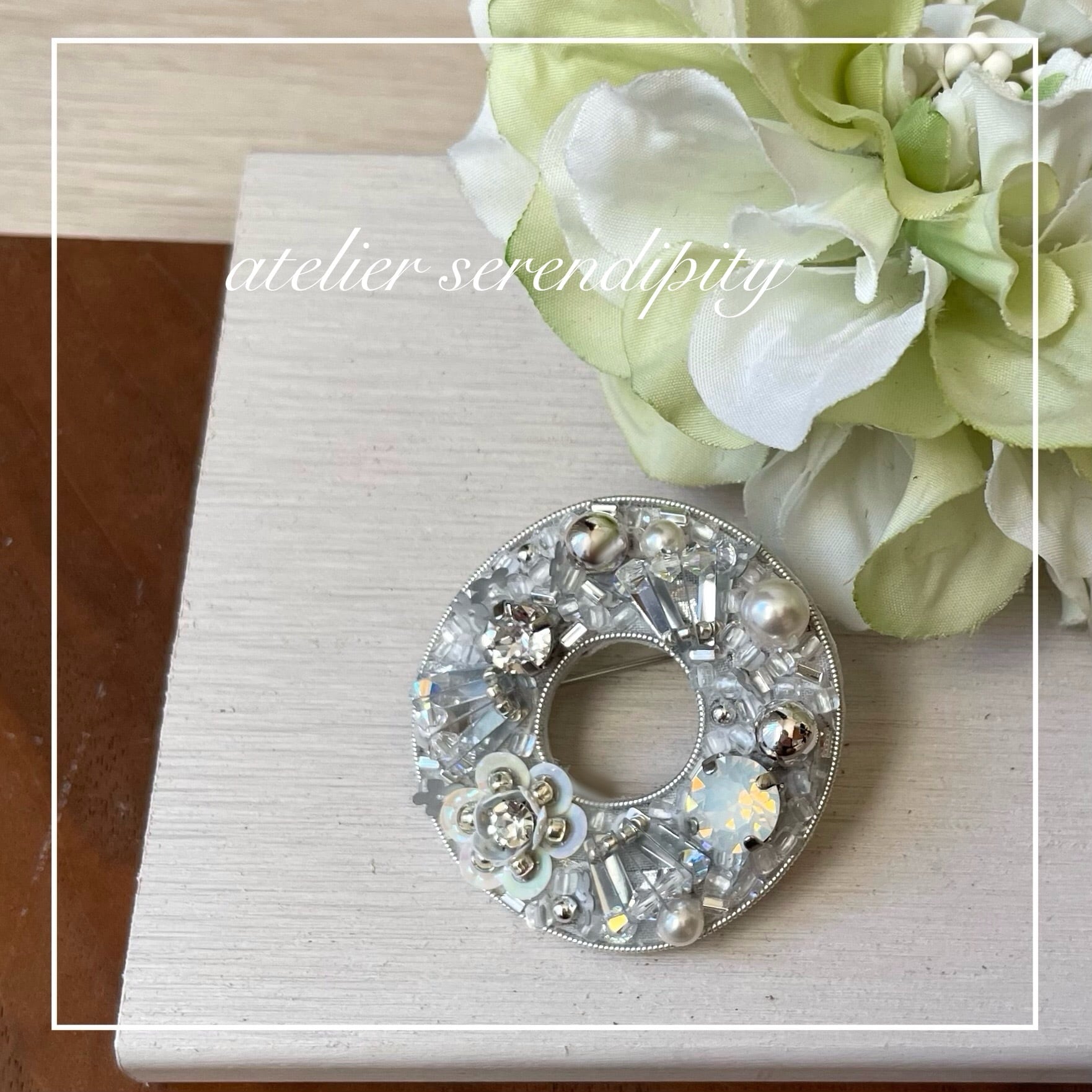 ビーズ刺繍で作るブローチ ブルーフラワー | Pay ID