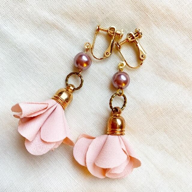 2色のフラワータッセルイヤリング | Botanica.