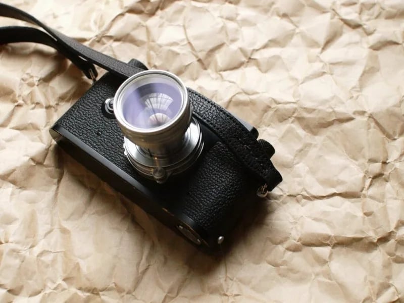 ライカ用の革のストラップ | 革製品のオーダーメイドの店 アリノハネ