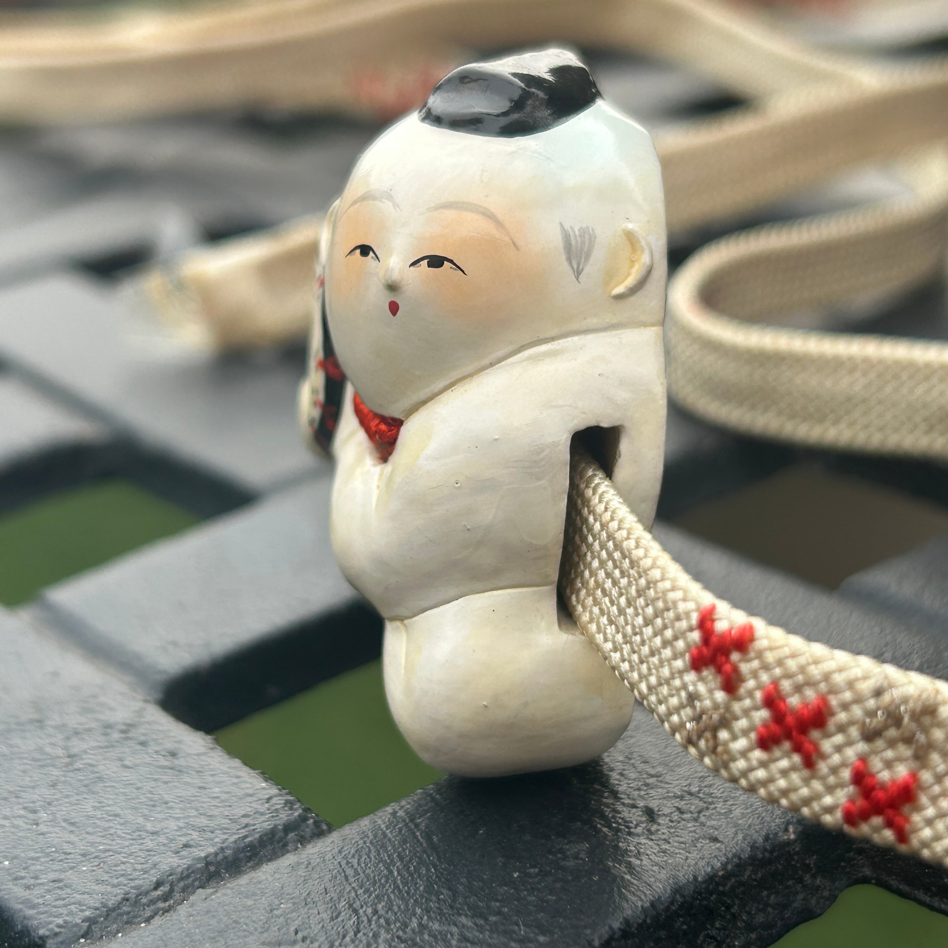 アンティーク！昭和初期　長保作　御所人形の帯留め　