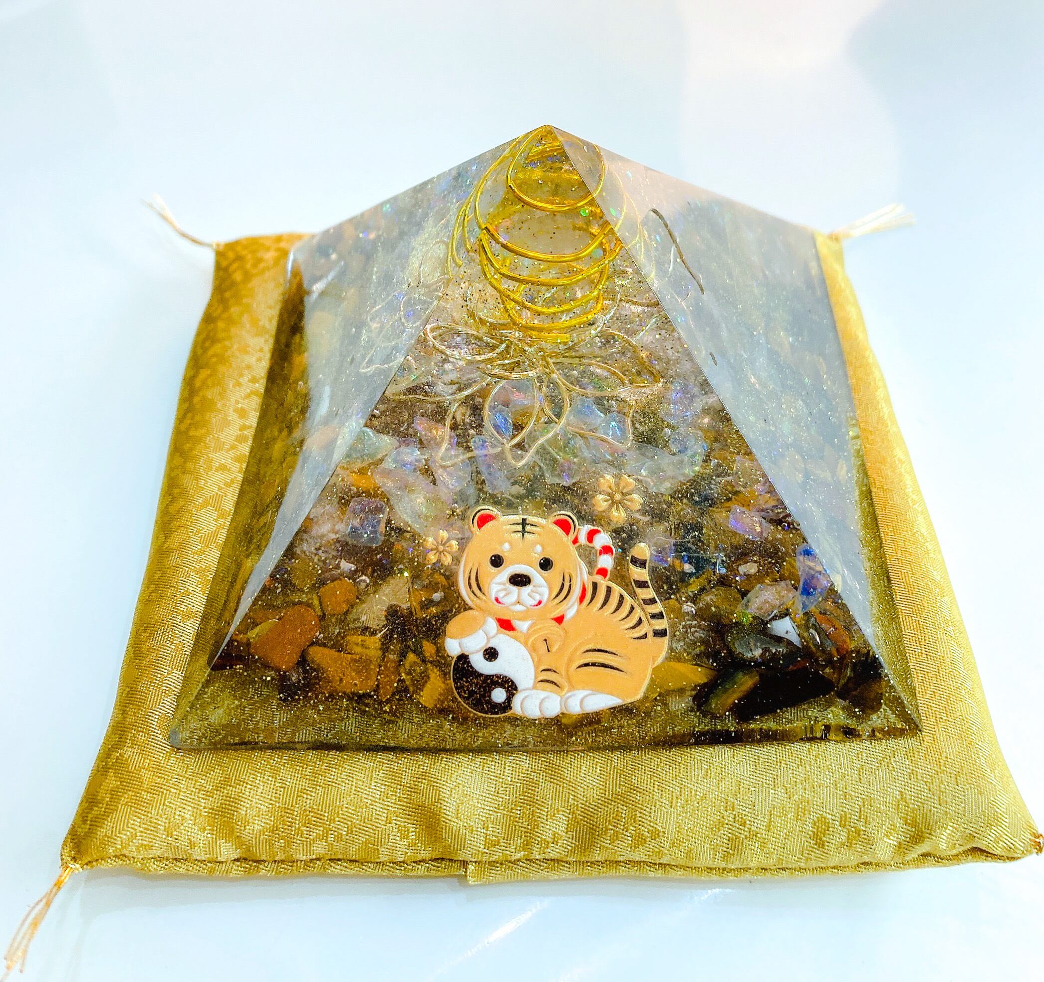 流行のアイテム ひまわり様 専用ページオルゴナイト優雅に座る九尾の狐