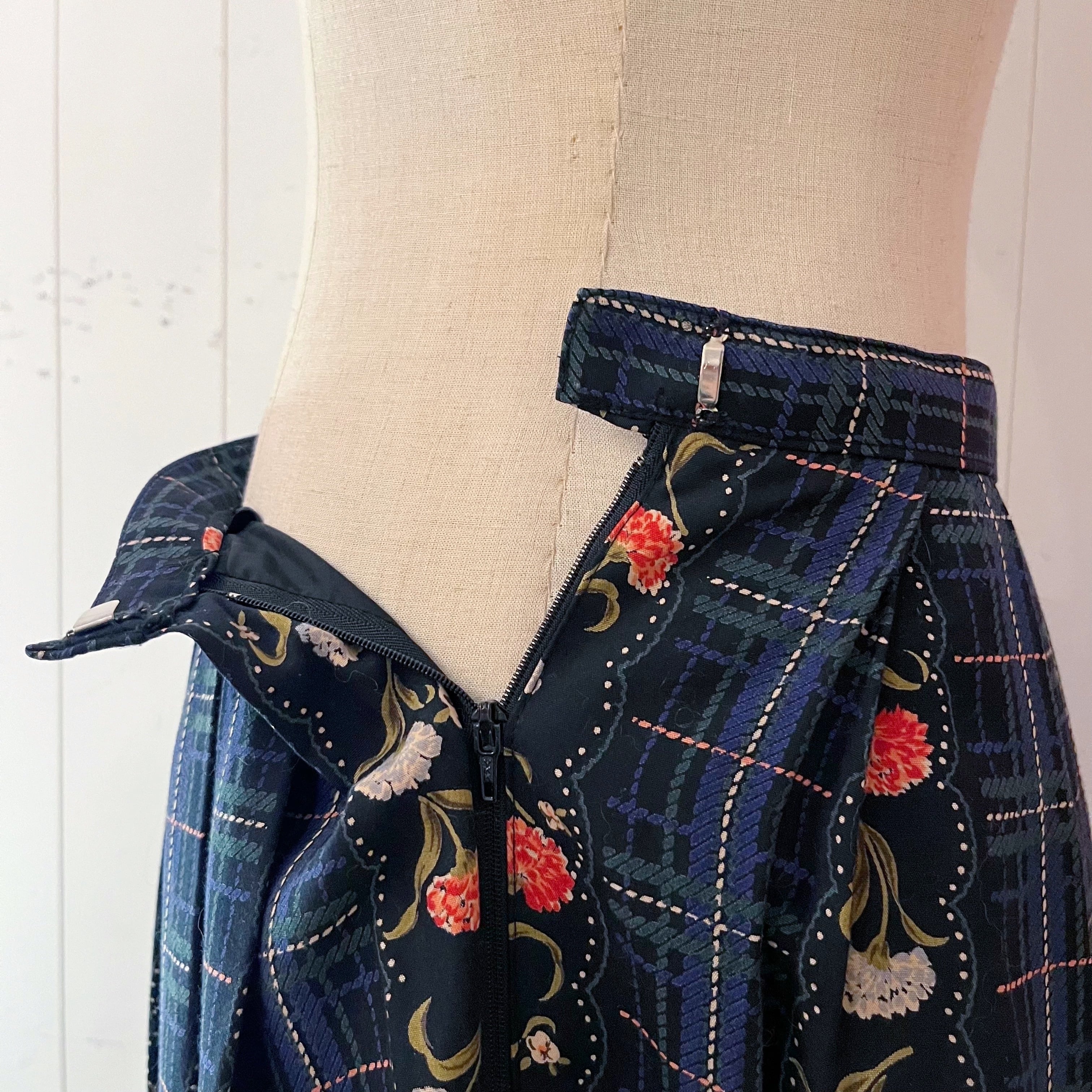 blue check flower tuck skirt