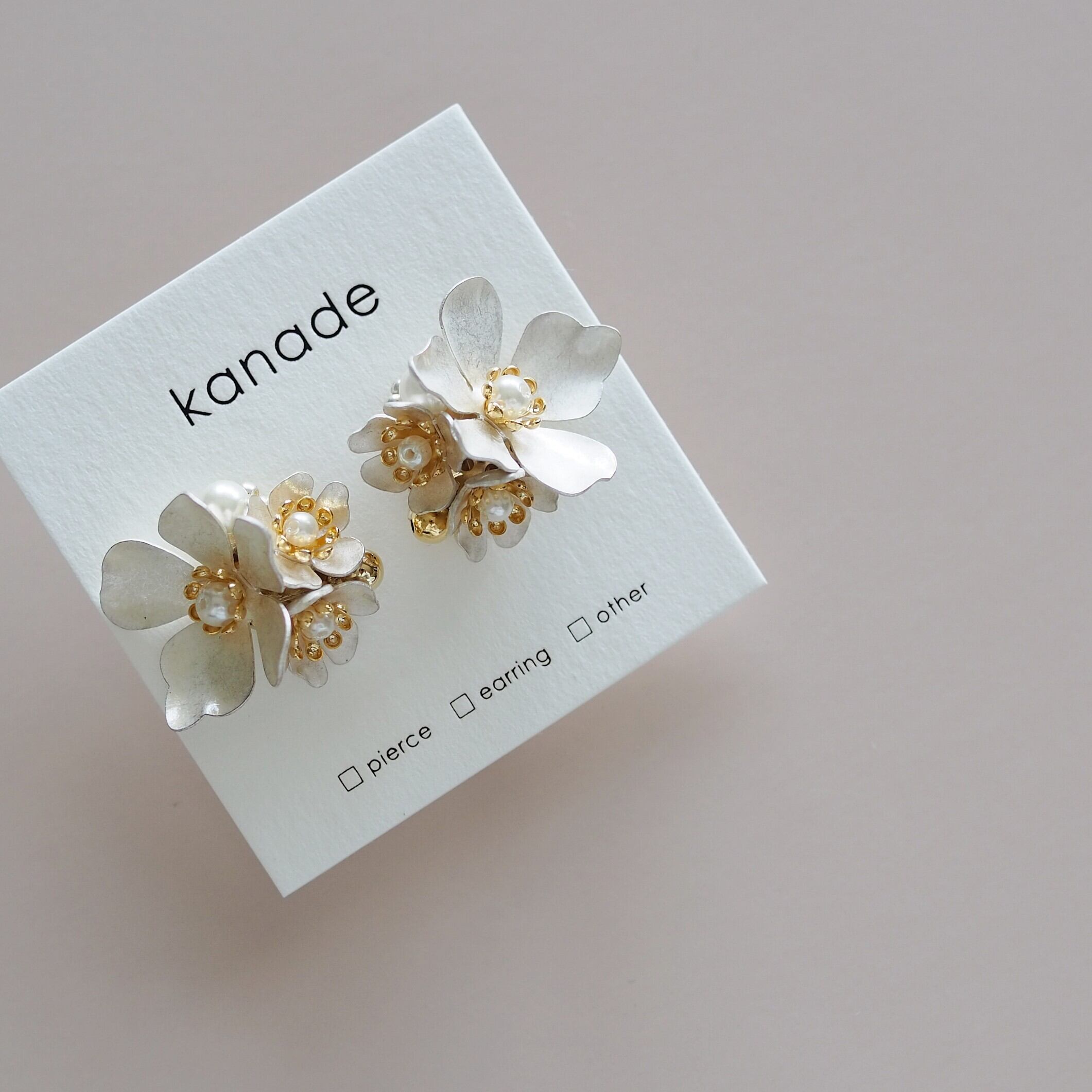 white bouquet ピアス/イヤリング | kanade