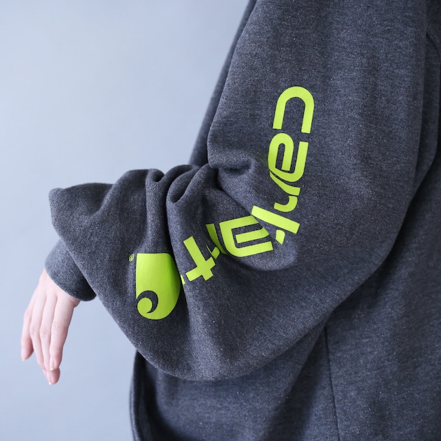 "Carhartt" sleeve logo printed over silhouette dark gray sweat parka