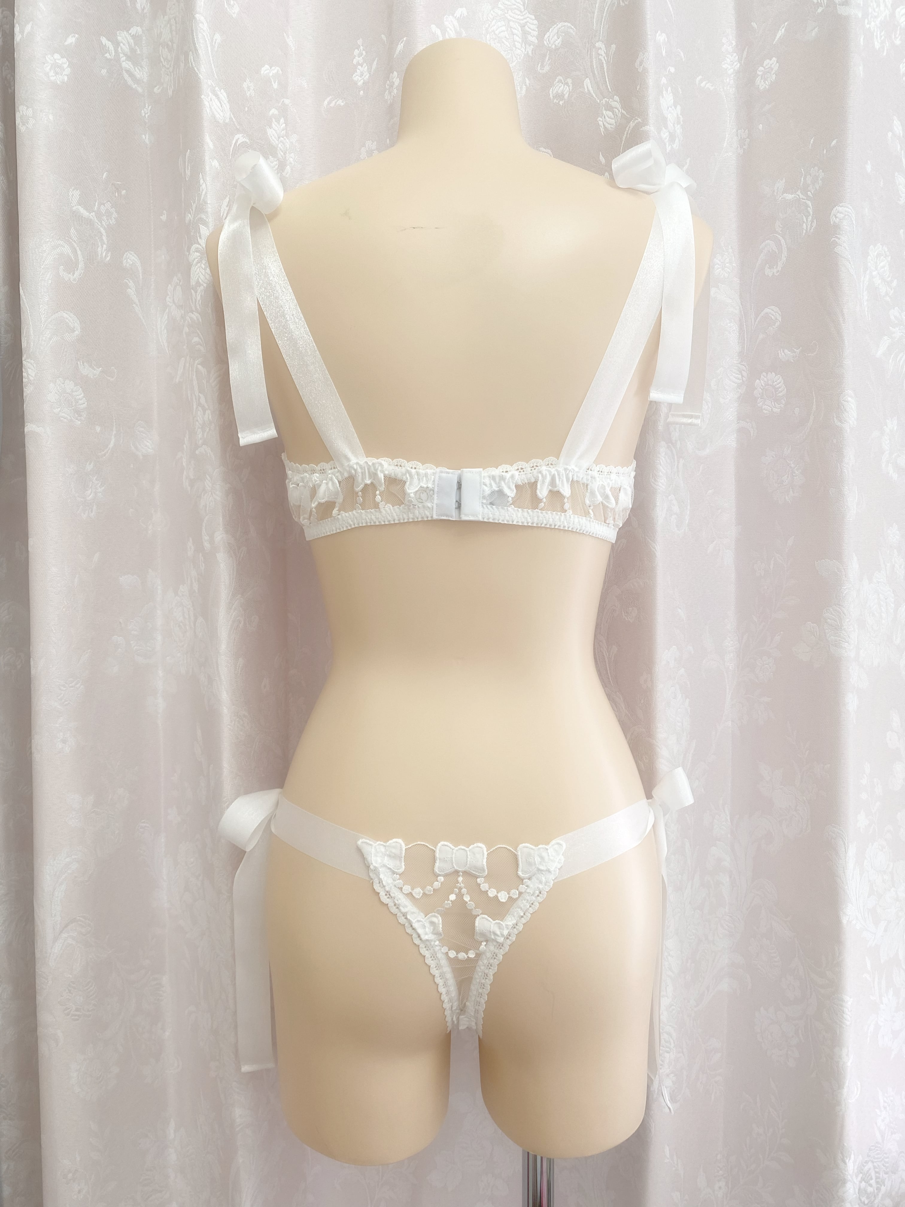 Chantilly lingerie set