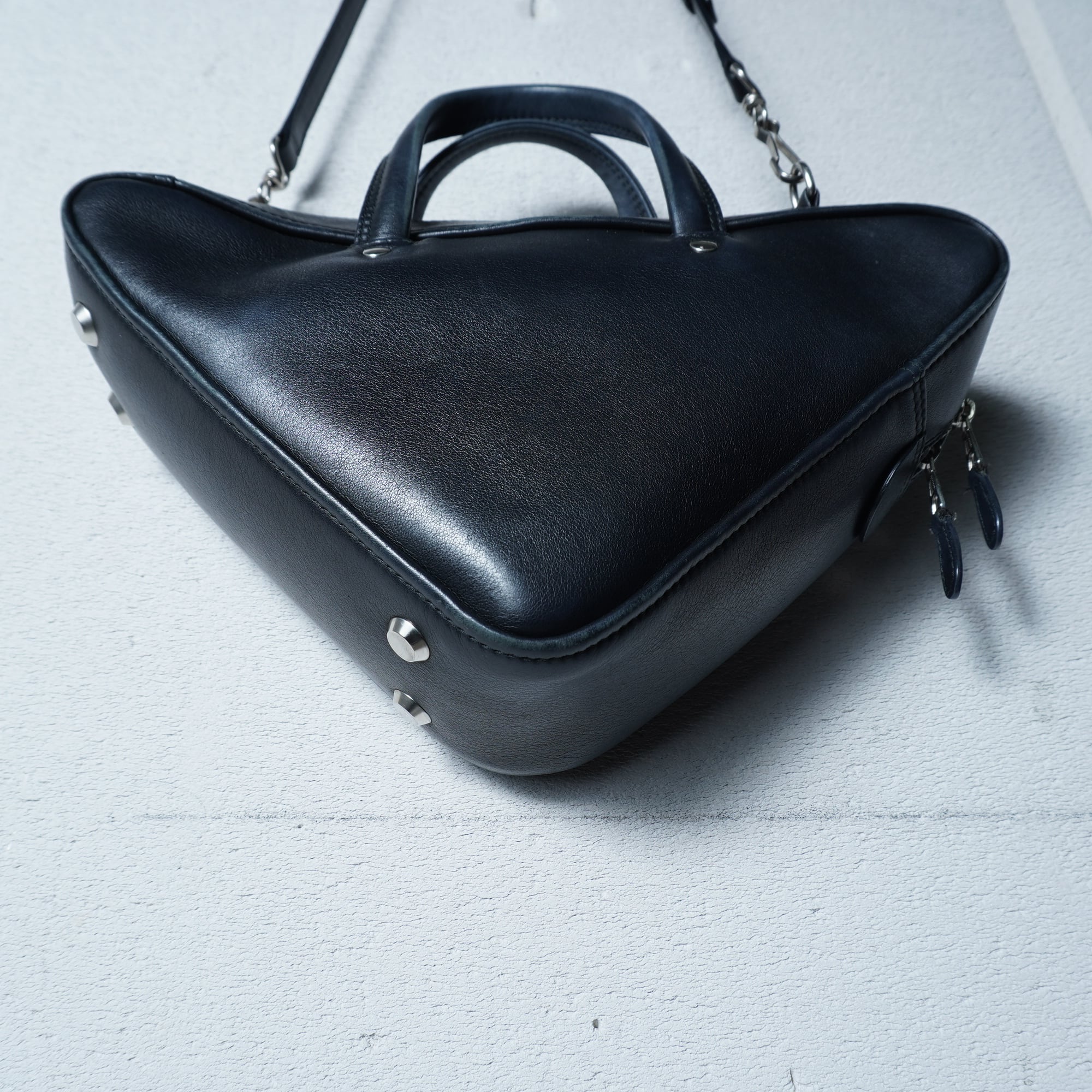 BALENCIAGA】バレンシアガ ロゴ入 トライアングルレザーショルダー