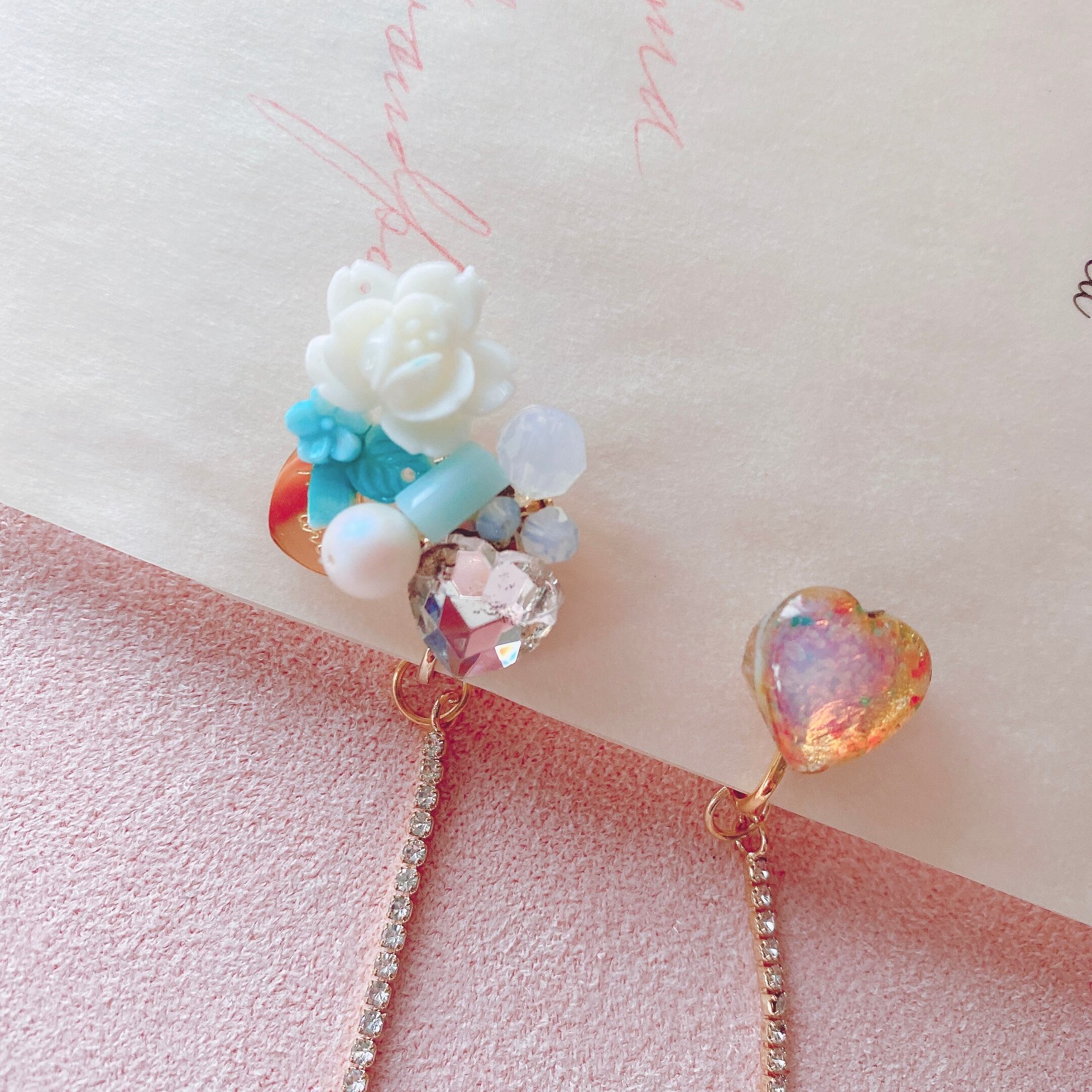 White Rosy You ♡ カボション使いの耳飾り