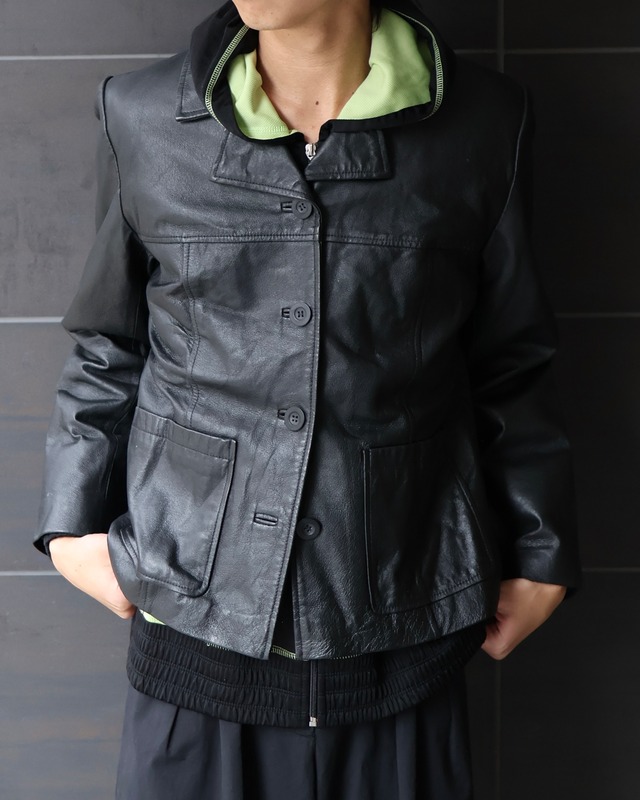 2 pocket buttoned leather jacket