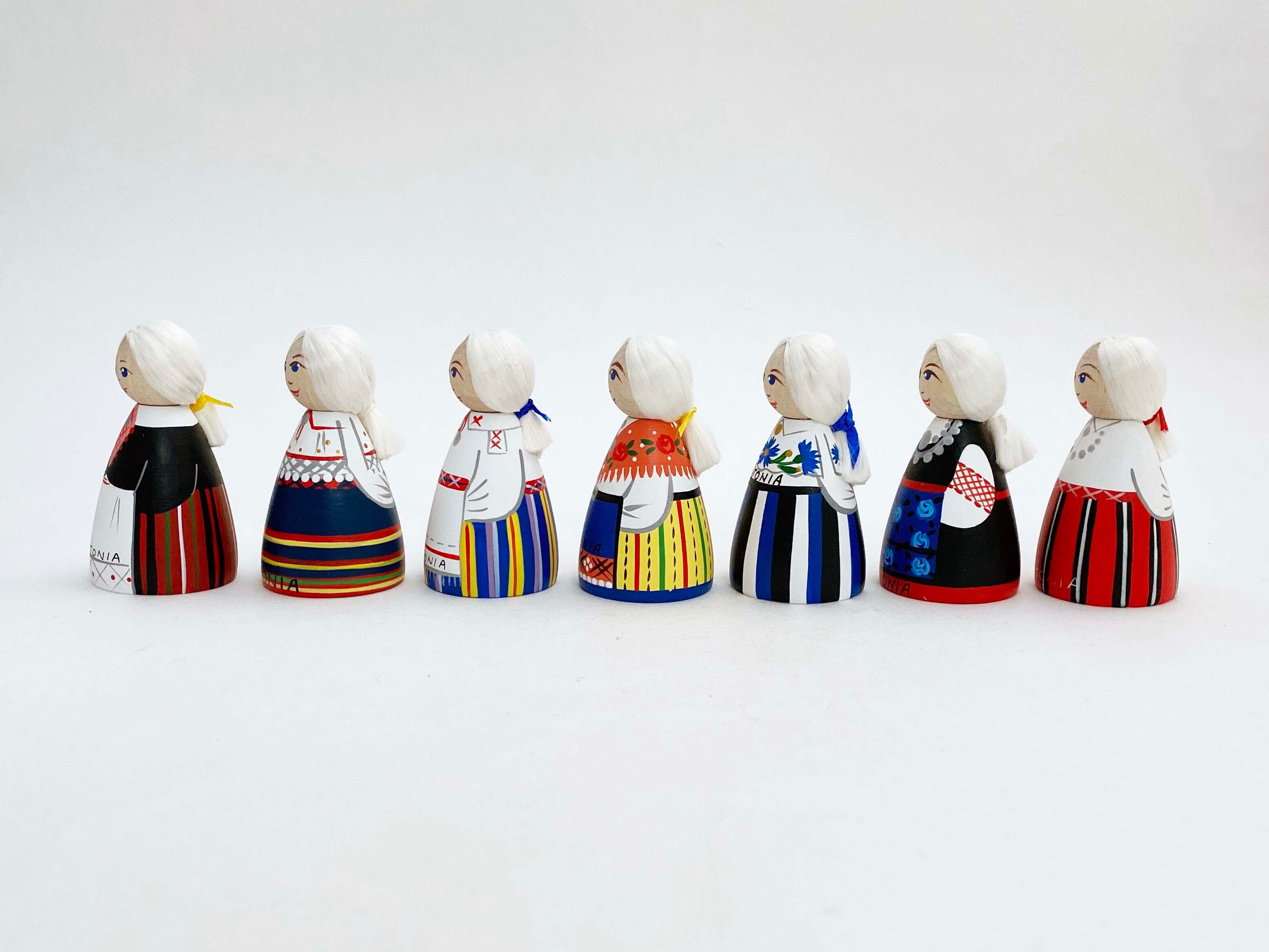 エストニアの民族こけし（女の子8cm）