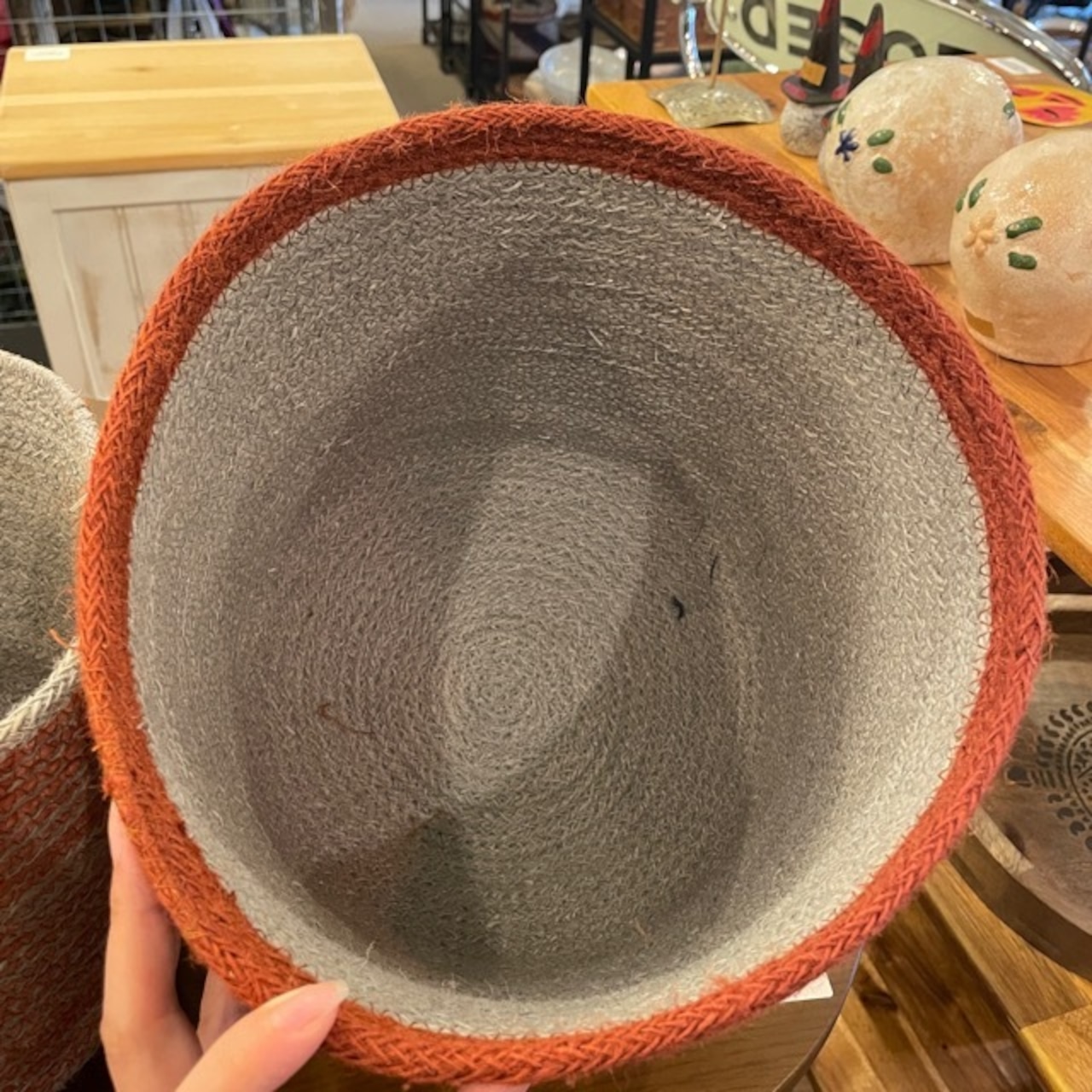 Bangladesh Basket U-shaped colored jute M / バングラデシュ バスケット Uシェイプ カラージュート 収納カゴ リビング収納 ナチュラル ハンドメイド 手作り 天然素材 インテリア雑貨 編みかご 小物入れ ギフト プレゼント かわいい カラフル