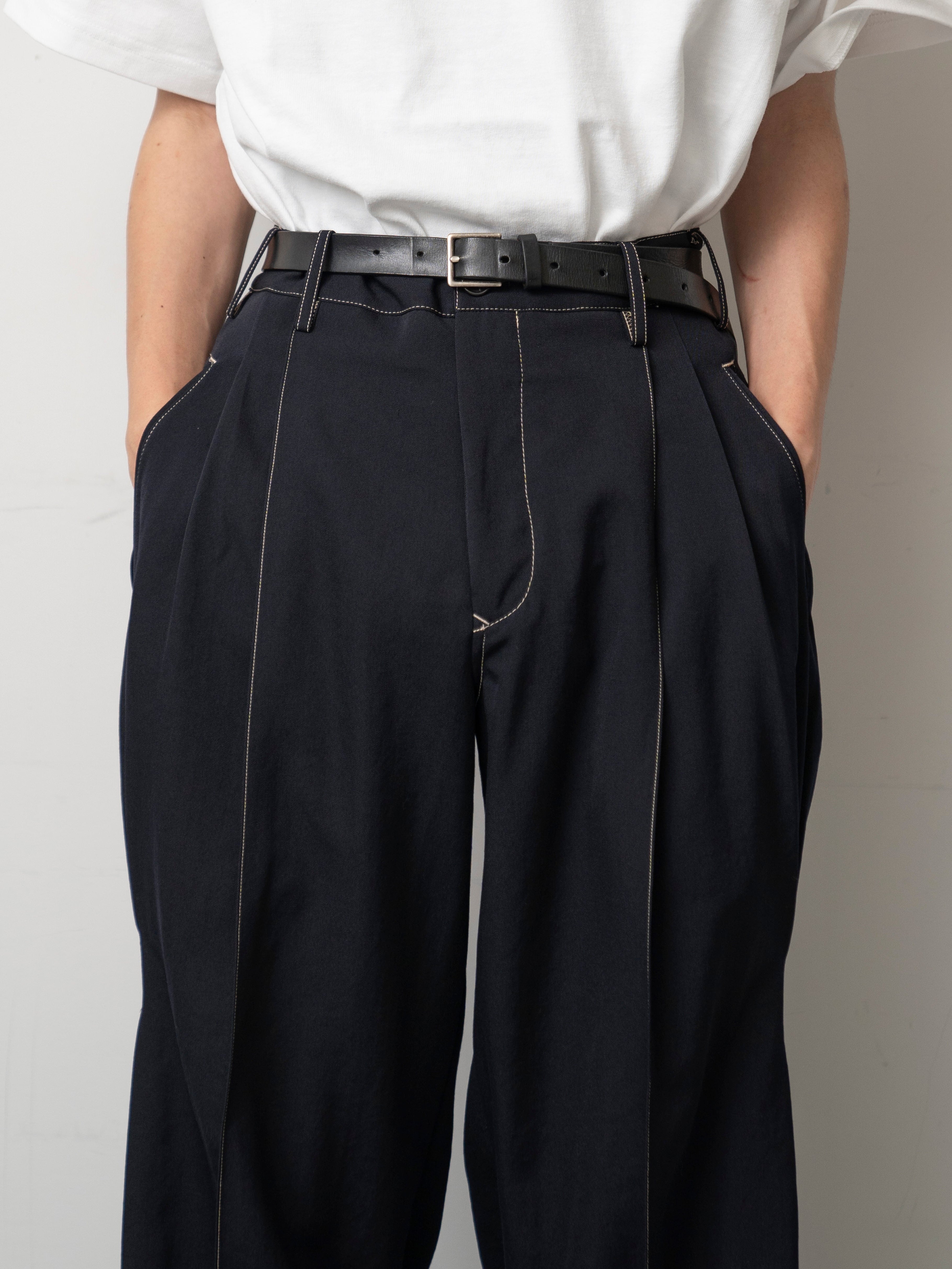 KHOKI Pleat-detail pants Navy 24fw-p-06 | BEST PACKING STORE