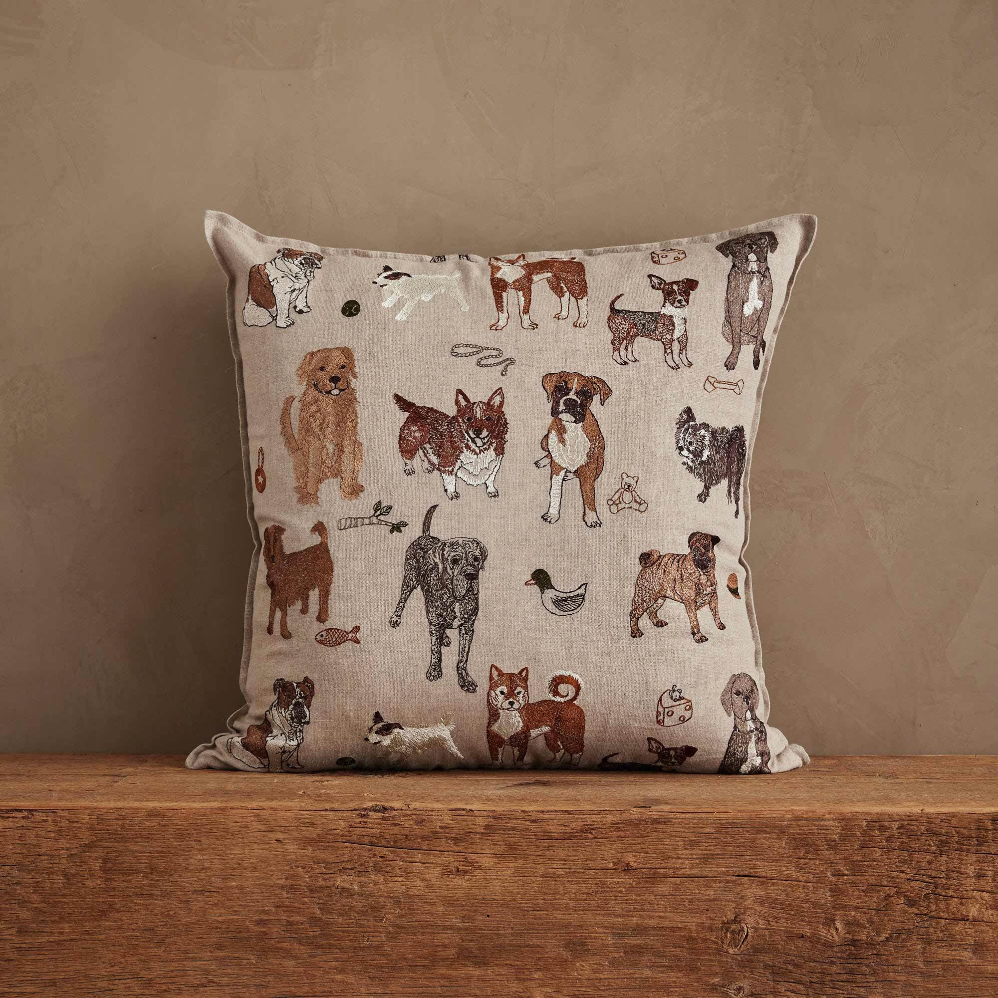 【CORAL & TUSK(コーラルアンドタスク)】Dogs and Toys Pillow 犬とおもちゃのクッションカバー
