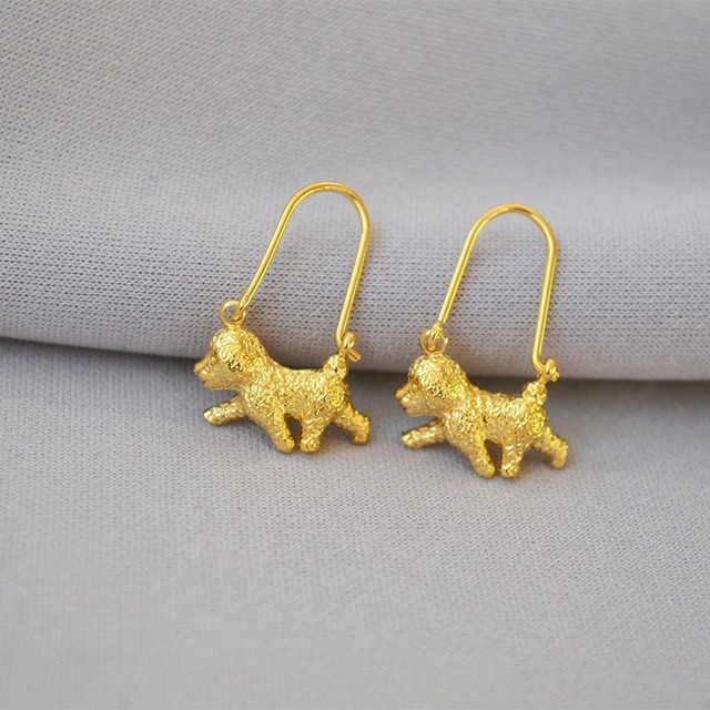イヌ ピアス Swaying Poodle