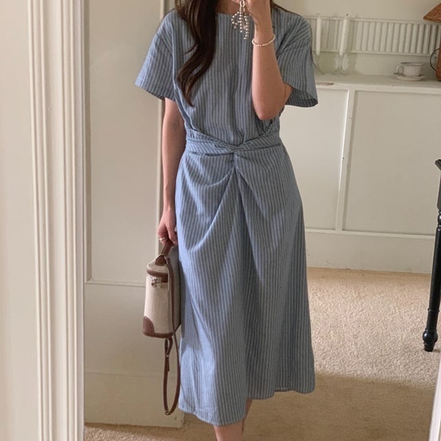 【予約販売】ワンピース レディース ミディアム丈 ストライプ柄 ウエストマーク 半袖 ネイビー ブルー カジュアル こなれ感 ワンピ 大人可愛い シンプル エレガント おしゃれ 韓国 旅行 バカンス 春 夏 秋 トレンド フリー