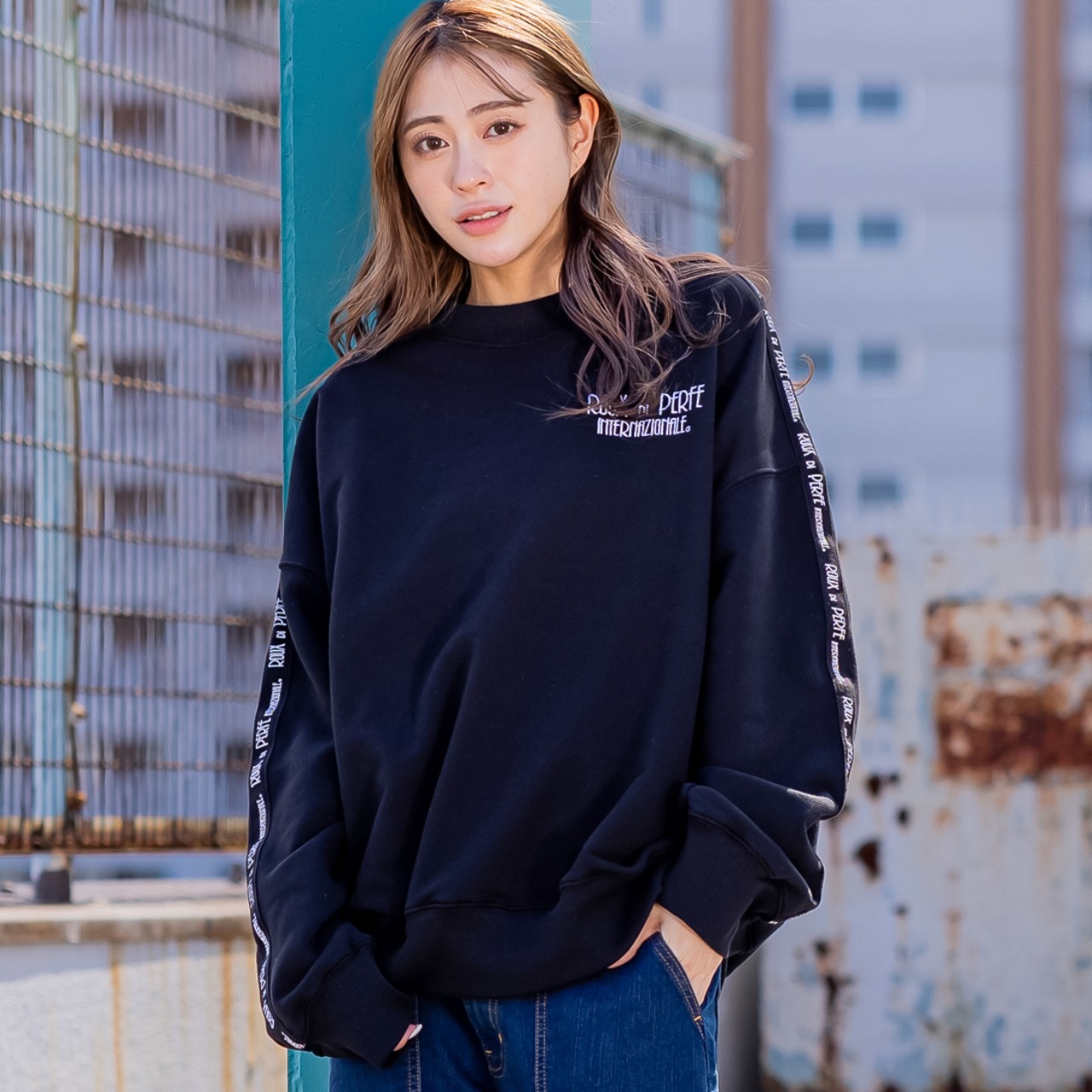 袖ロゴトレーナー