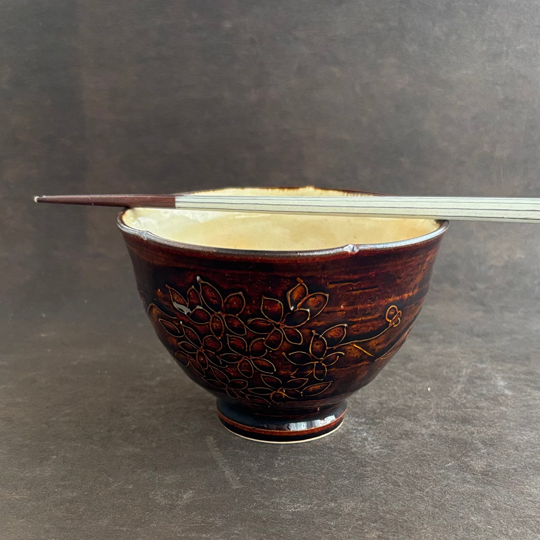 土和のルリエフ 飴 花形丼ぶり | 武山窯の美味しいうつわ