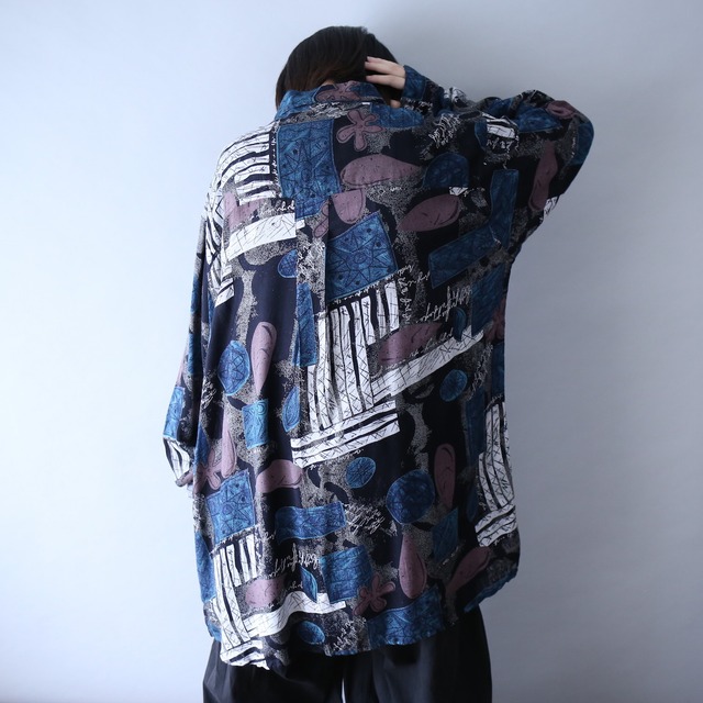 "GOOUCH" flower and reef motif art pattern over silhouette shirt