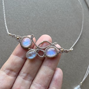 ムーンストーンのマクラメ編み 天然石ネックレス