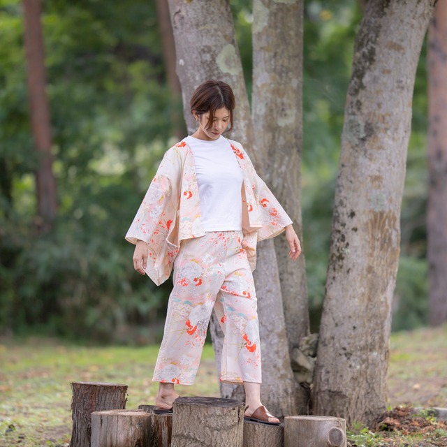 珍しい柄モスリン ウール 長襦袢リメイクパジャマ Sf映画の日本人が着ているような着物風 一陽来福 Ichiyouraifuku