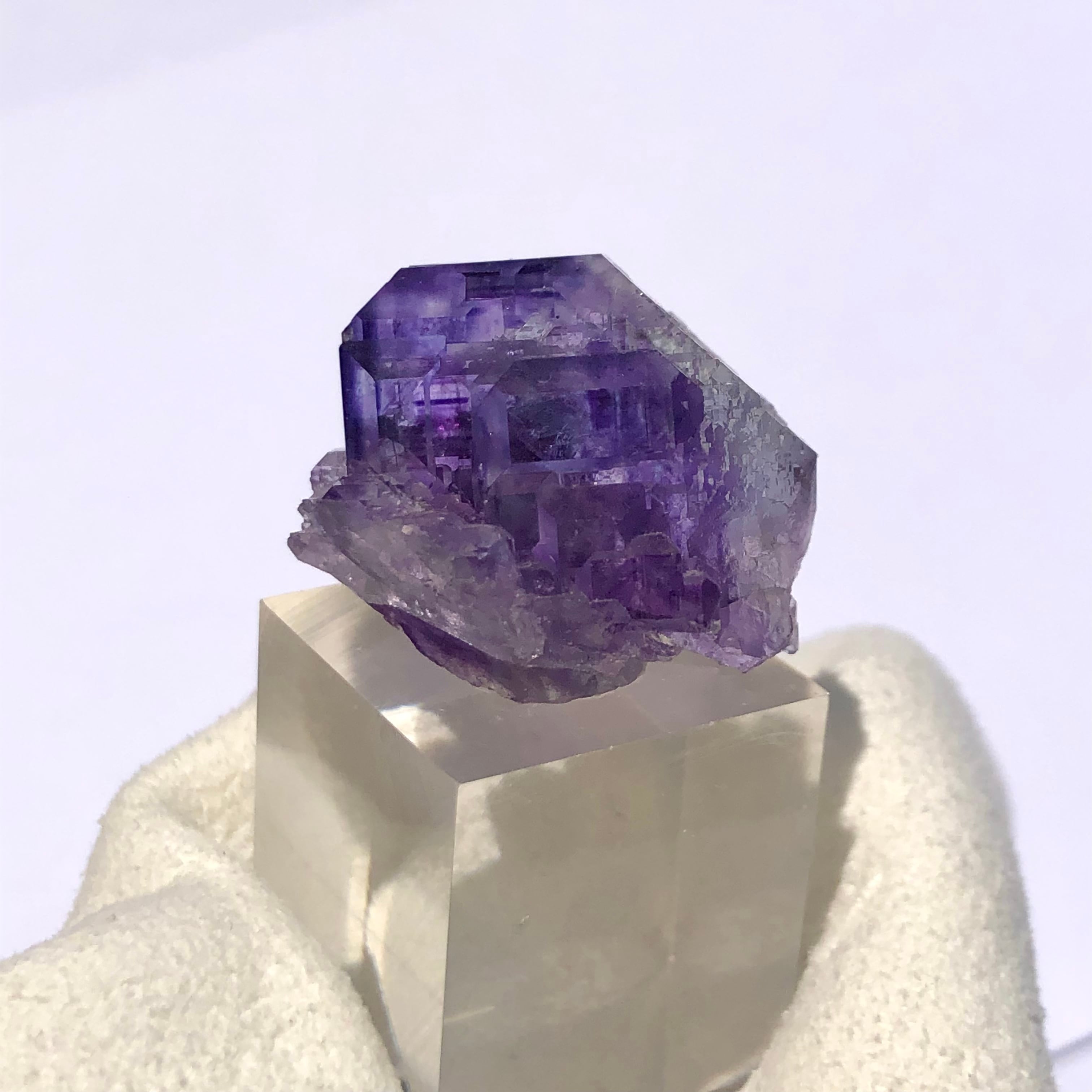 中国産超巨石天然パープルフローライト原石1726g［蛍石］ 岩石、鉱物