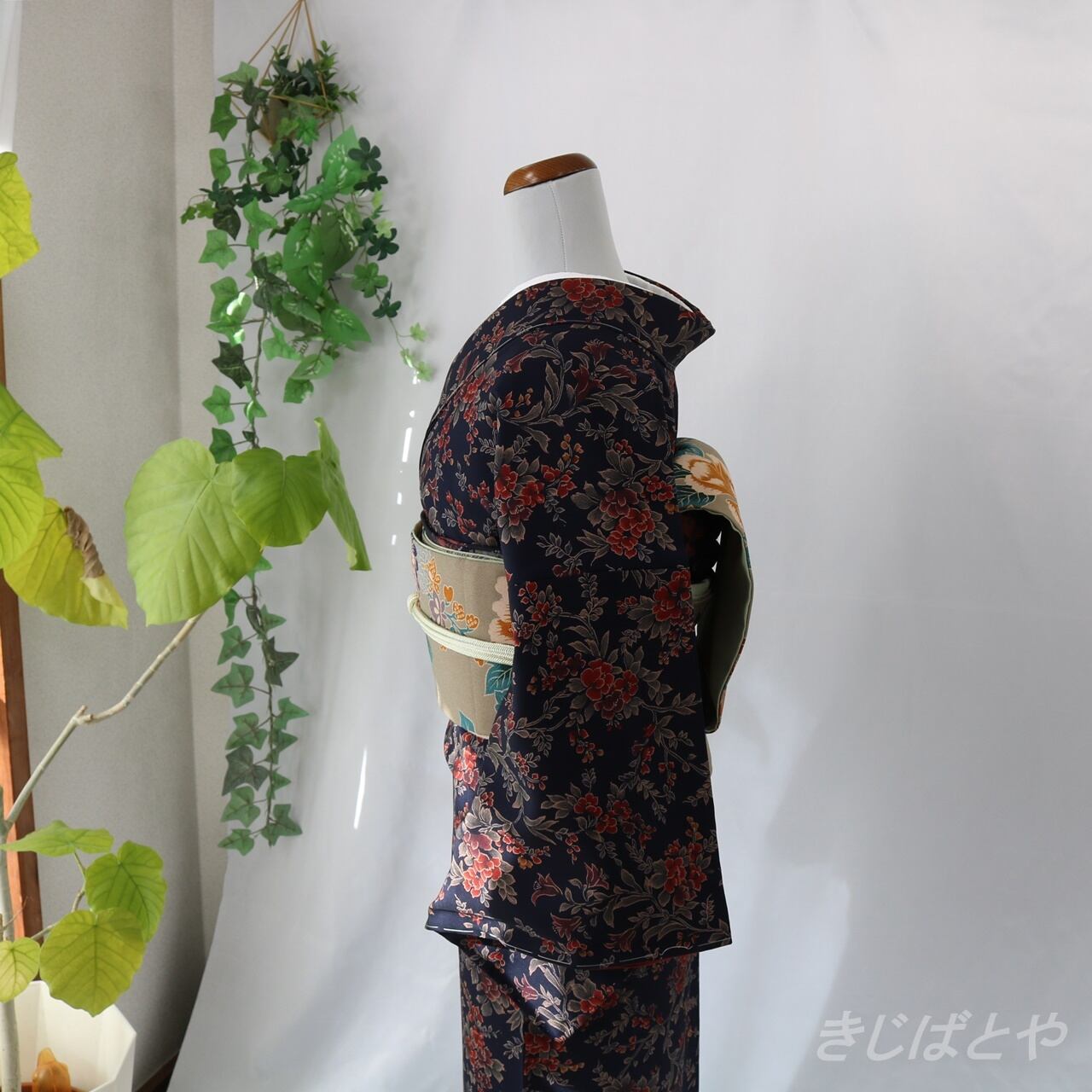 正絹ちりめん 濃紺に花の総柄小紋 袷 | きじばとや