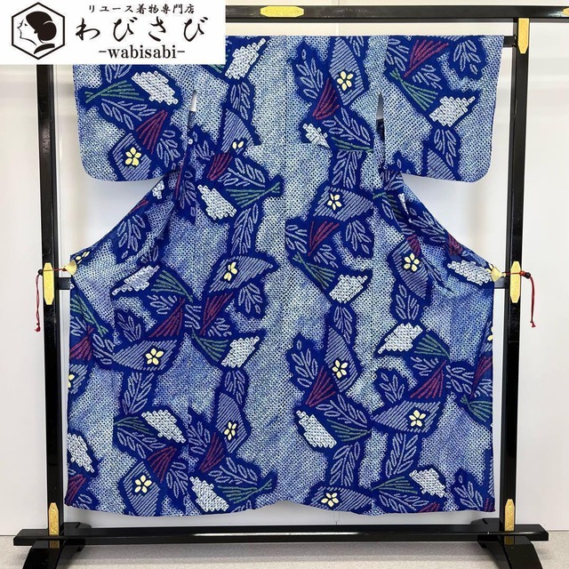 付下げ 四角の中に花模様 流水 椿 菊 萩 金駒刺繍 濃紺 