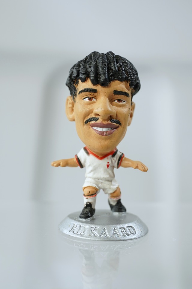 フランク・ライカールト (Frank Rijkaard) ⭐️⭐️⭐️⭐️☆ Corinthian MicroStars “ACミラン” （コリンシアン マイクロスターズ ACミラン）シルバー台座 サッカーフィギュア No.8 Silver Base (2005年刻印／Collector No. MC4081) Limited Edition Soccer Figure 約5cm