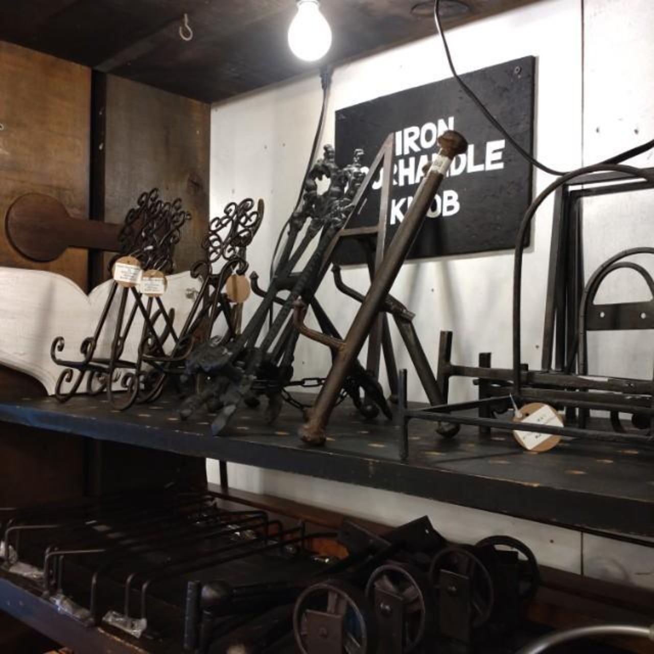 India Triangular Easel Stand Made of Iron　Iron　Antique Style　Changes over time　Display　