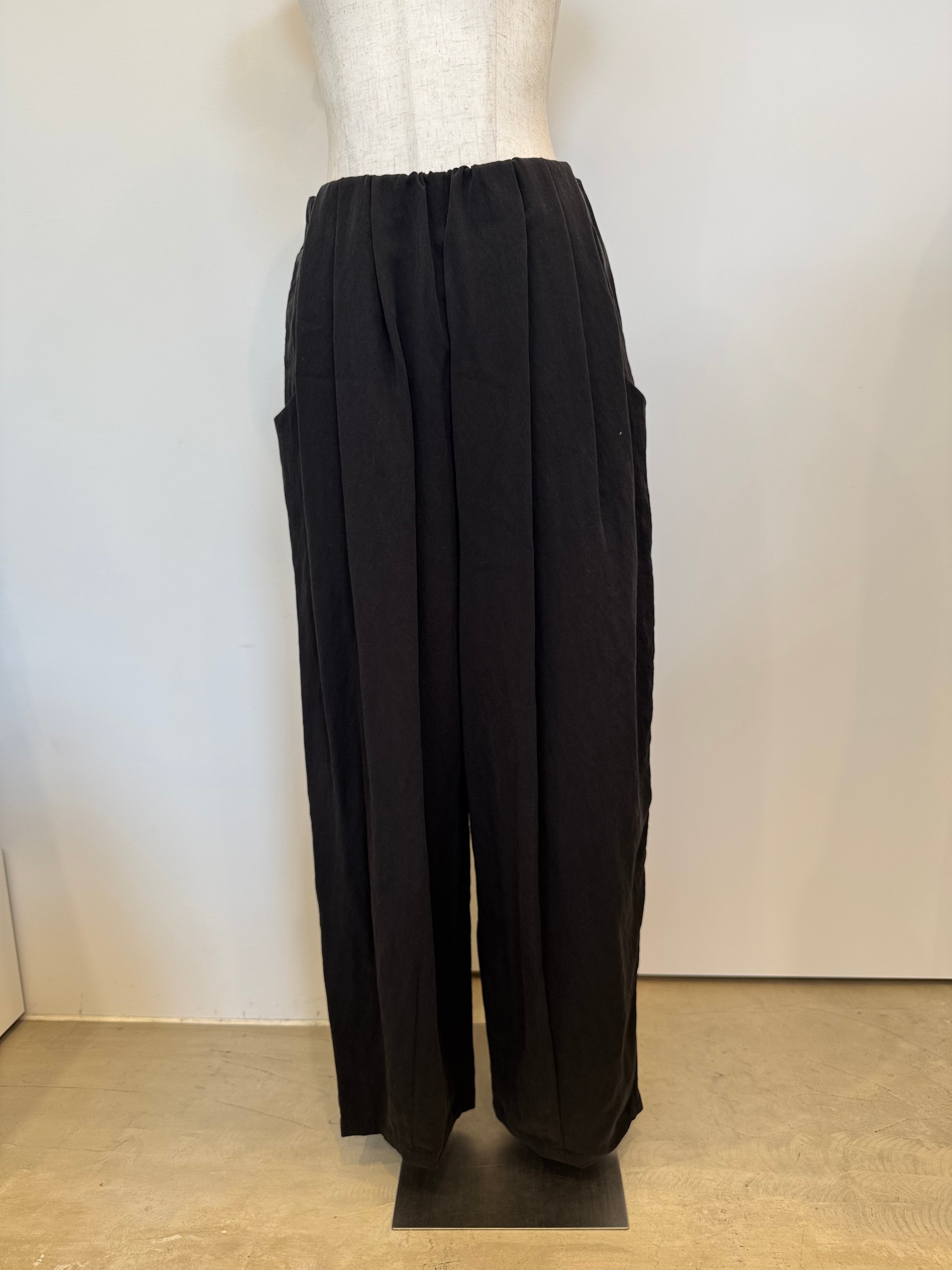 【CHIGNON】フロントタックカーヴィーパンツ　3261-026MK