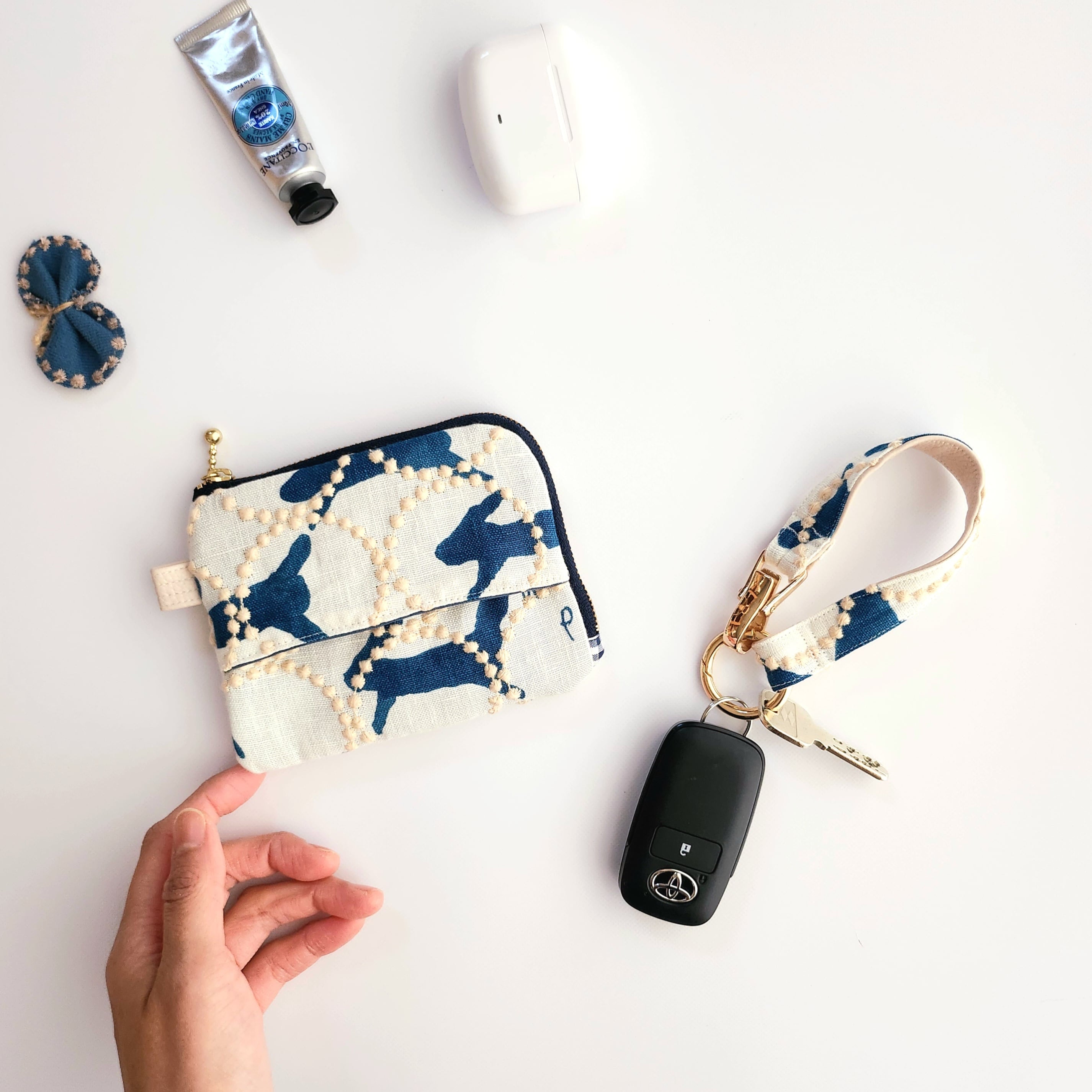 ミナペルホネン tambourine × run run run のストラップ付きマルチ