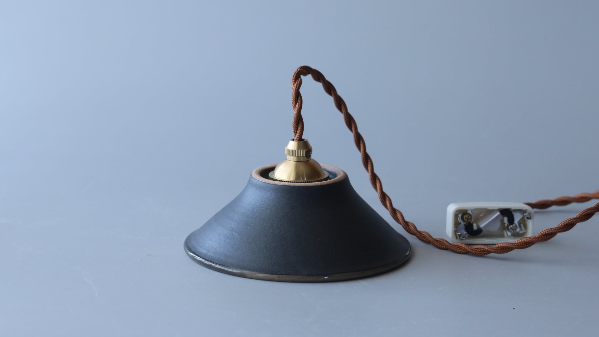 陶器のランプシェード 黒