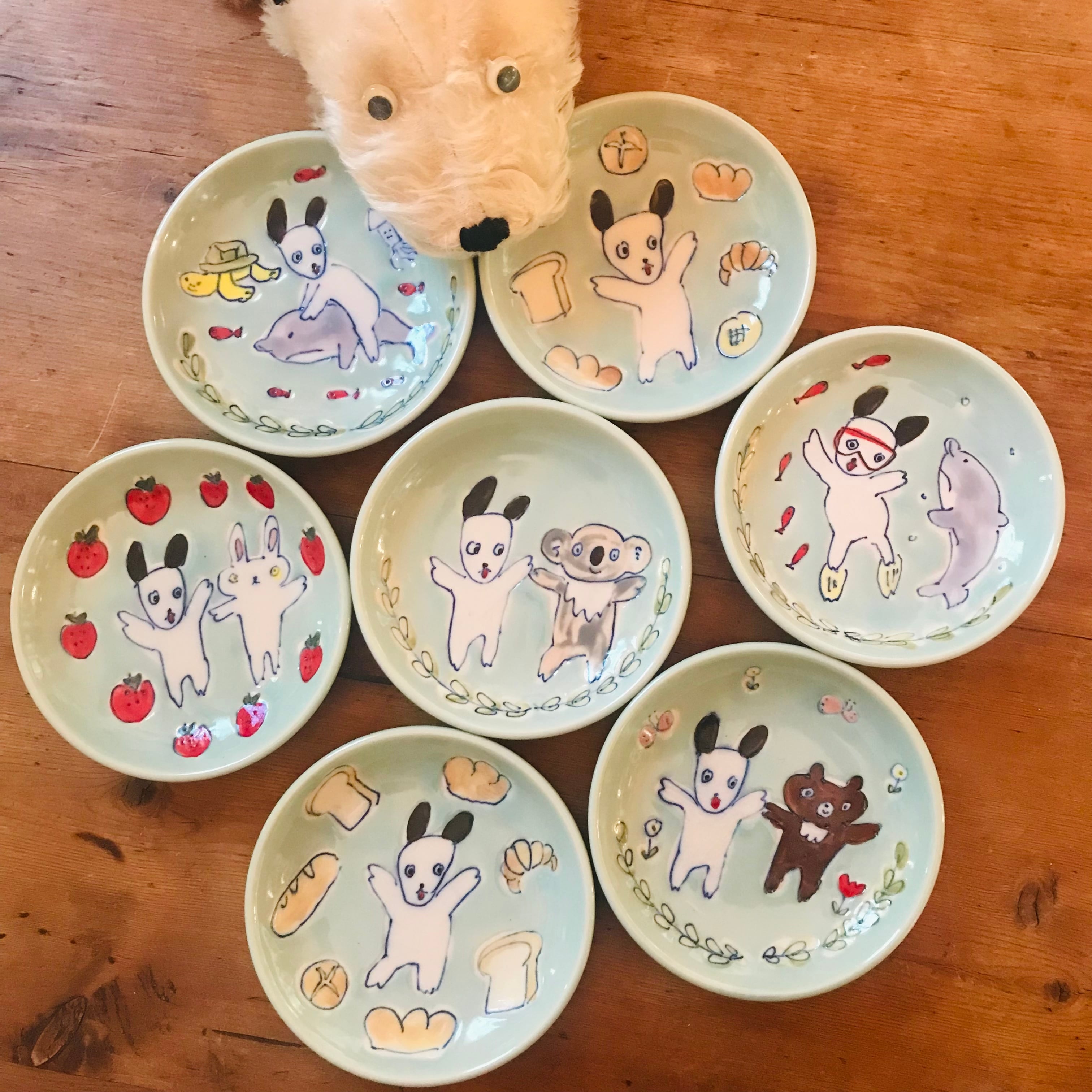 【未使用品】ガラス作家 土井朋子さんのリスのプレート 2枚セット 未使用品】ガラス作家 土井朋子さんのリスのプレート 2枚セット 未