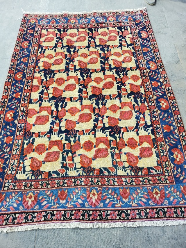 絨毯クエスト44【No.23】 ※現在、こちらの商品はイランに置いてあります。ご希望の方は先ずは在庫のご確認をお願いします。